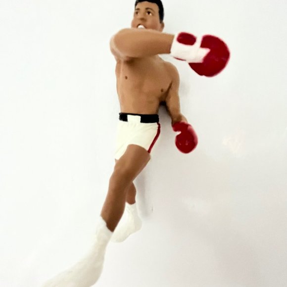 MUHAMMAD ALI Hallmark Keepsake Christmas Ornament, Boxing Boxer Vintage 1999 - Picture 4 of 5
